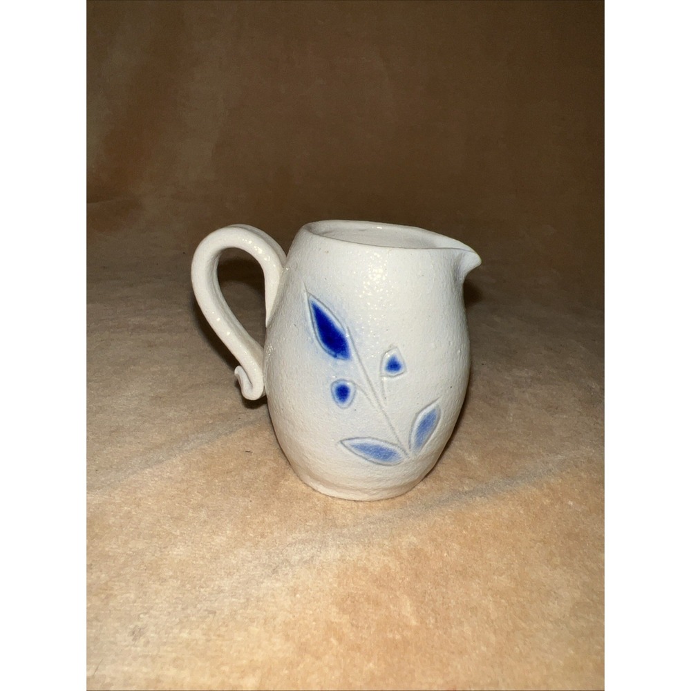 Williamsburg Style Pottery Art Ceramic Mini Pitcher Tan And‎ Blue 2.5 Inch